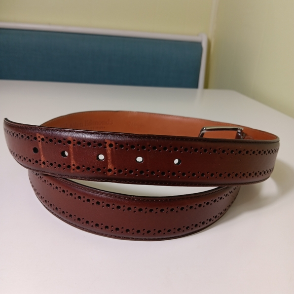 Allen Edmonds Manistee Dress Belt Mens 36 Chili Leather Perforated Made USA - Picture 6 of 10